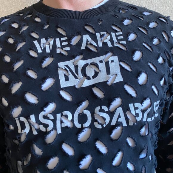 Vivienne Westwood Anglomania Sweatshirt "WE ARE NOT DISPOSABLE" in Black, XL - Picture 3 of 13